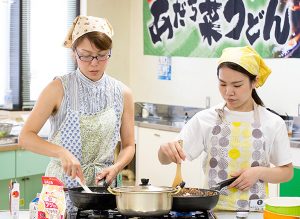 「あだち菜うどん＆パスタ コンクール」調理風景